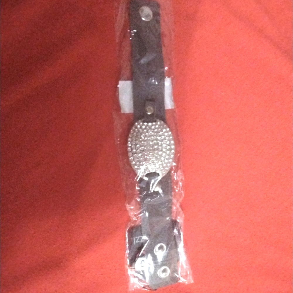 Button cuff bracelet